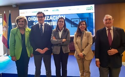 De izquierda a derecha: Fátima Báñez, presidenta de Fundación CEOE, Antonio Garamendi, presidente de CEOE, Susana Zumel, CIO de Cepsa, Cristina Ortiz, directora de Fundación Cepsa, e Íñigo Díaz de Espada, vicepresidente de Fundación Cepsa